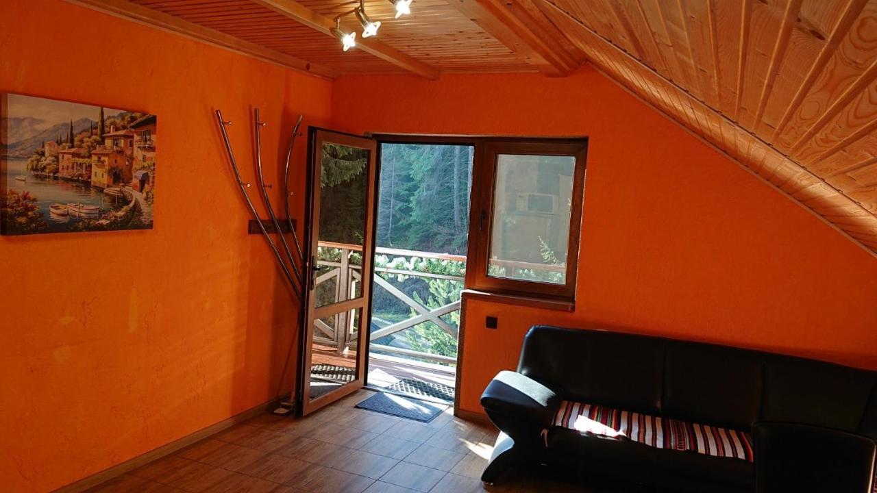 Любе Hotel Yablunytsya Eksteriør billede