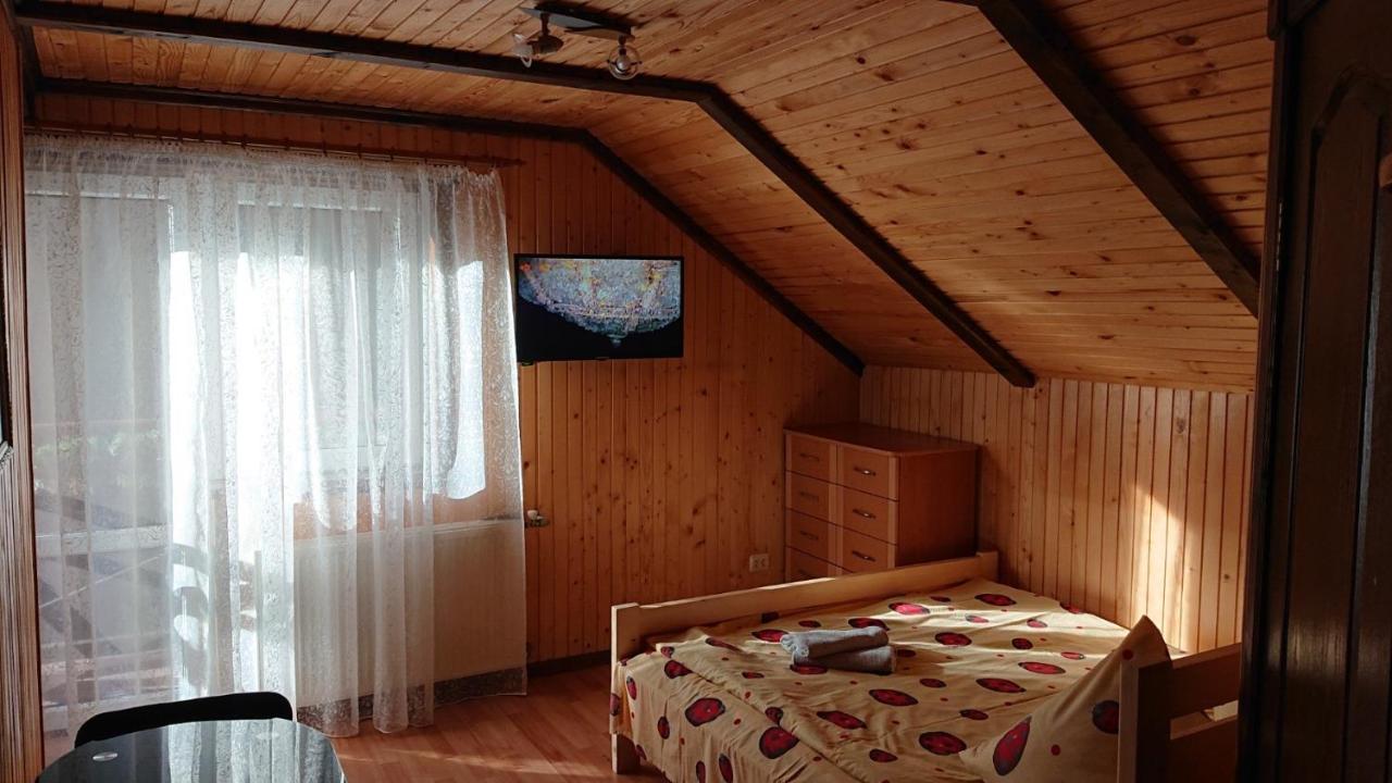 Любе Hotel Yablunytsya Eksteriør billede