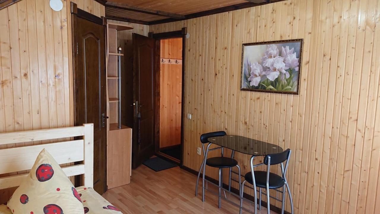 Любе Hotel Yablunytsya Eksteriør billede