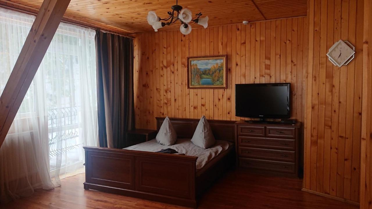 Любе Hotel Yablunytsya Eksteriør billede