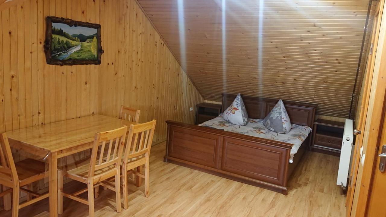 Любе Hotel Yablunytsya Eksteriør billede