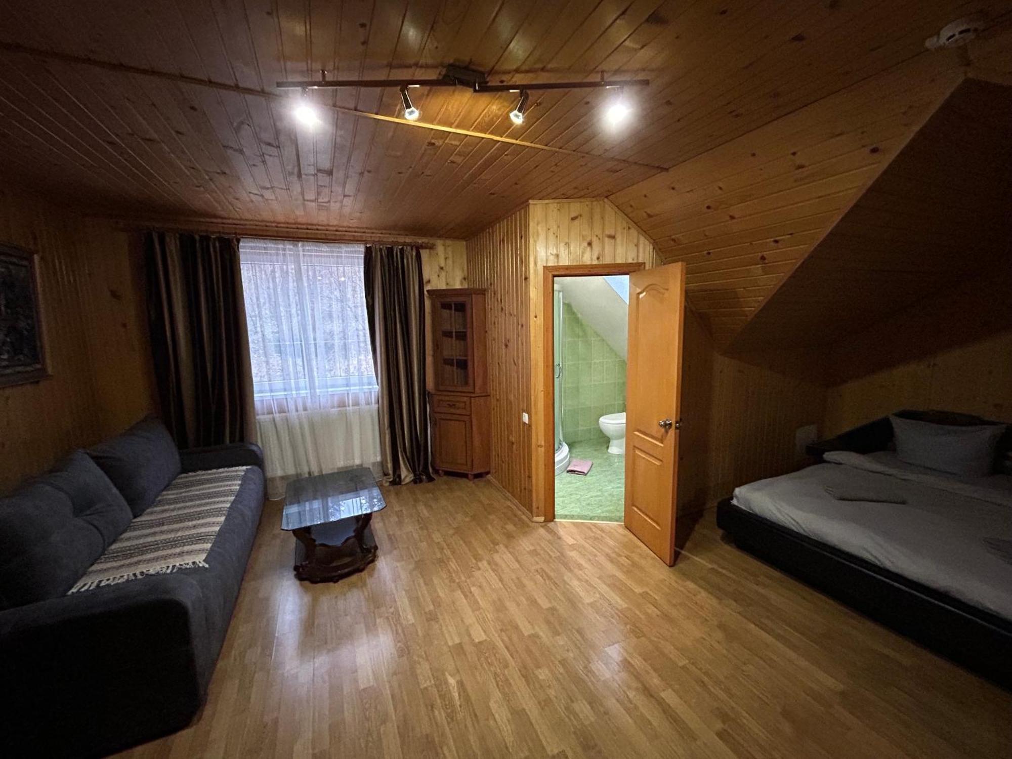 Любе Hotel Yablunytsya Eksteriør billede