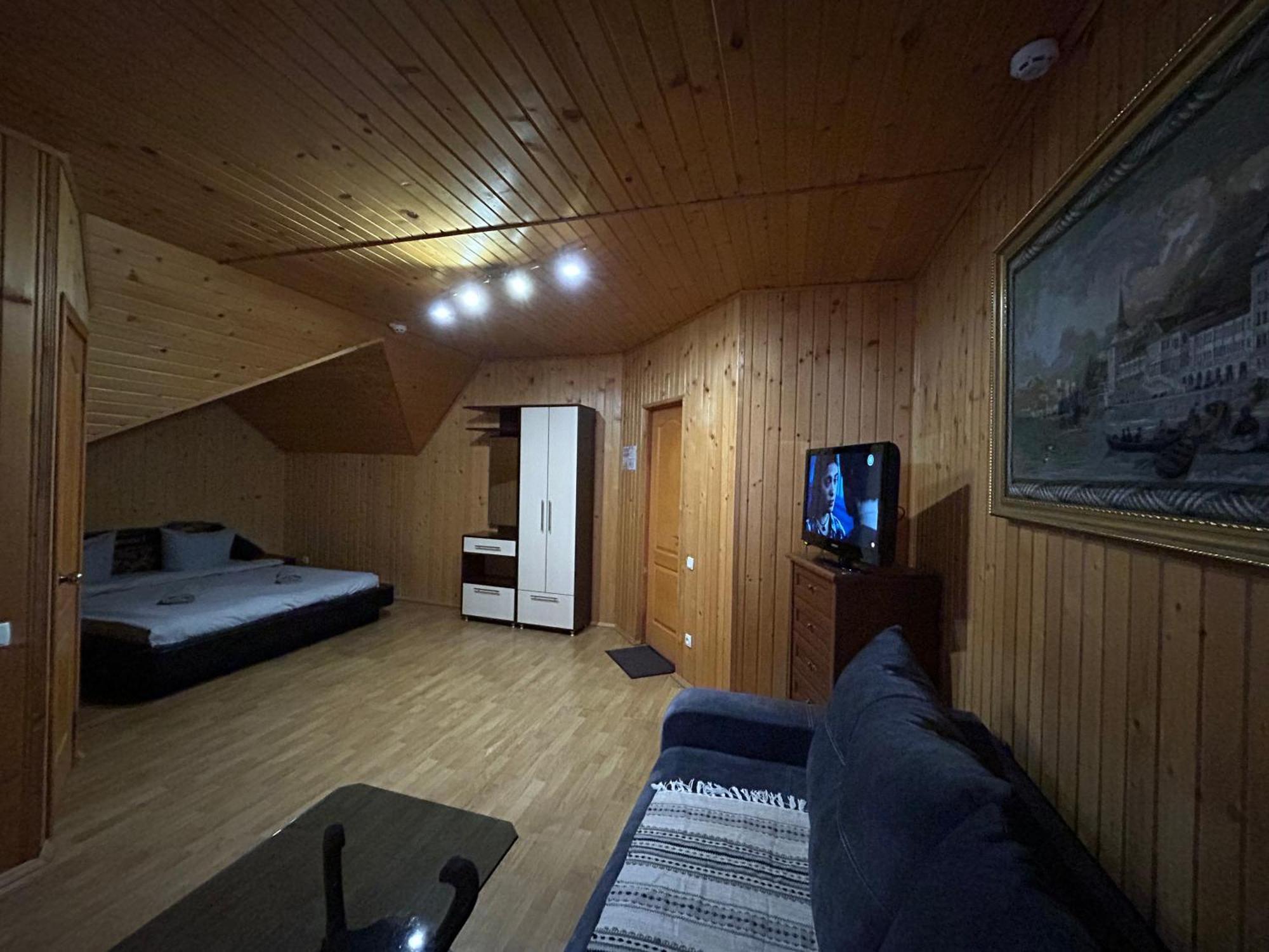 Любе Hotel Yablunytsya Eksteriør billede