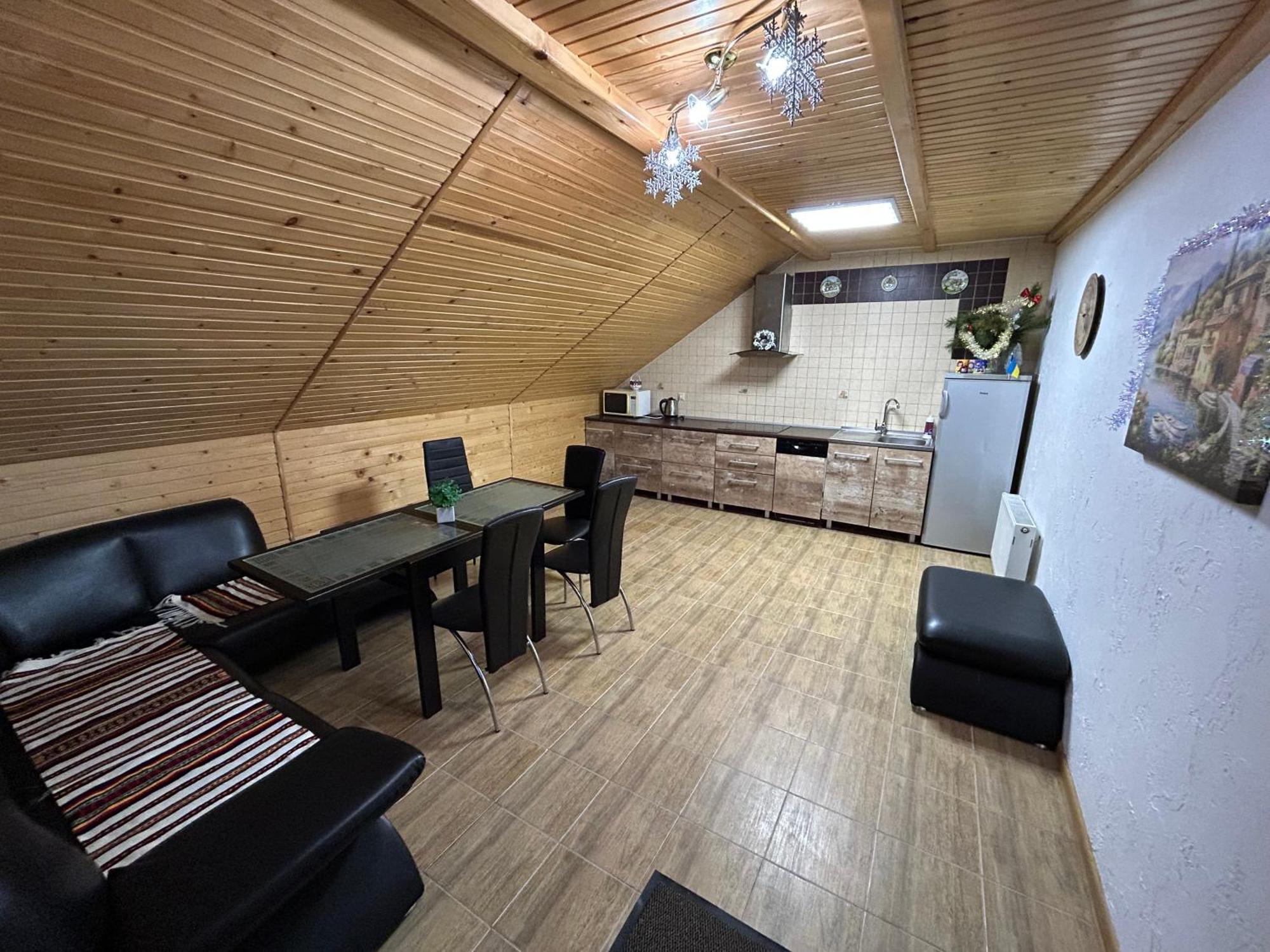Любе Hotel Yablunytsya Eksteriør billede