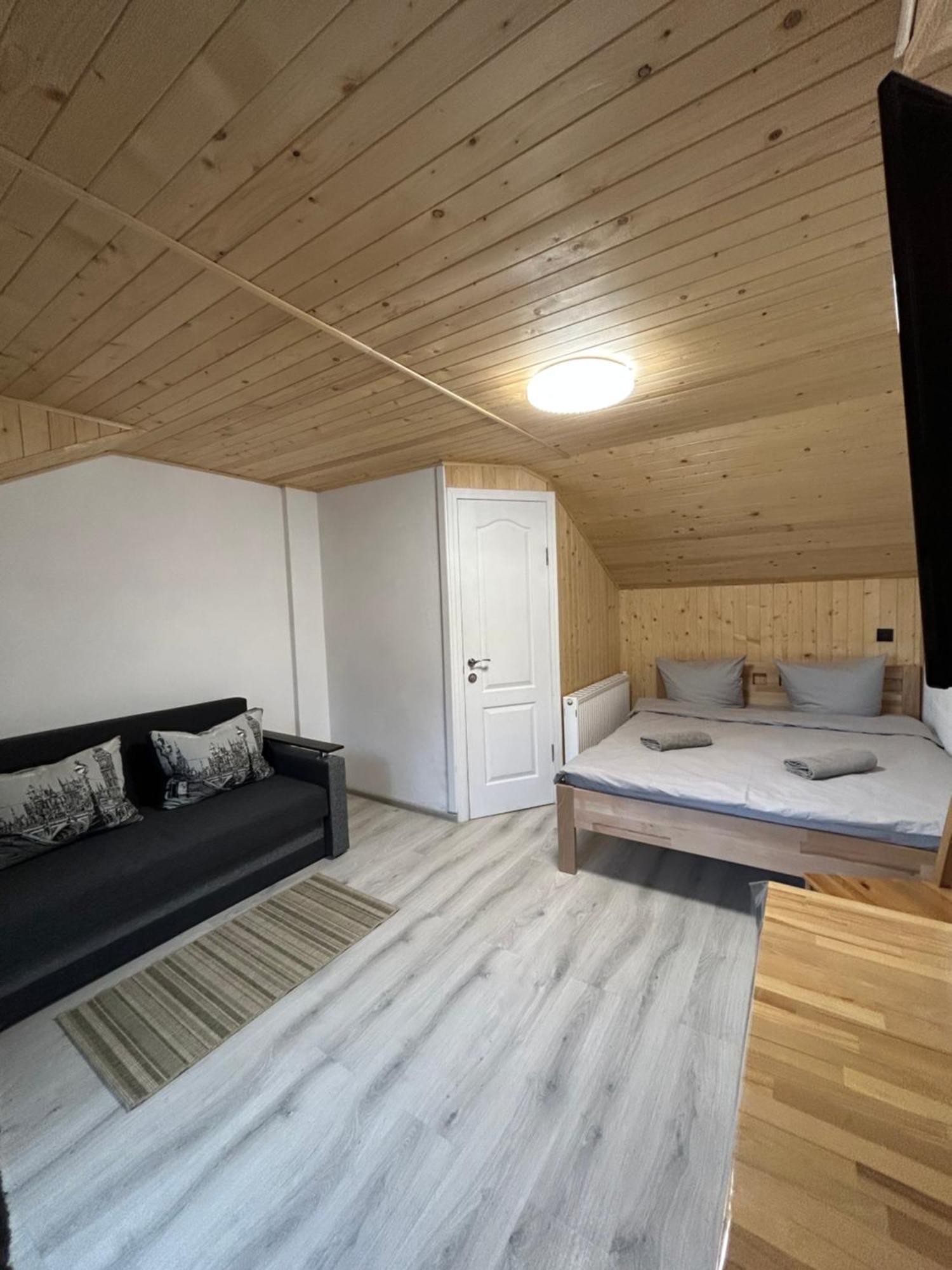 Любе Hotel Yablunytsya Eksteriør billede
