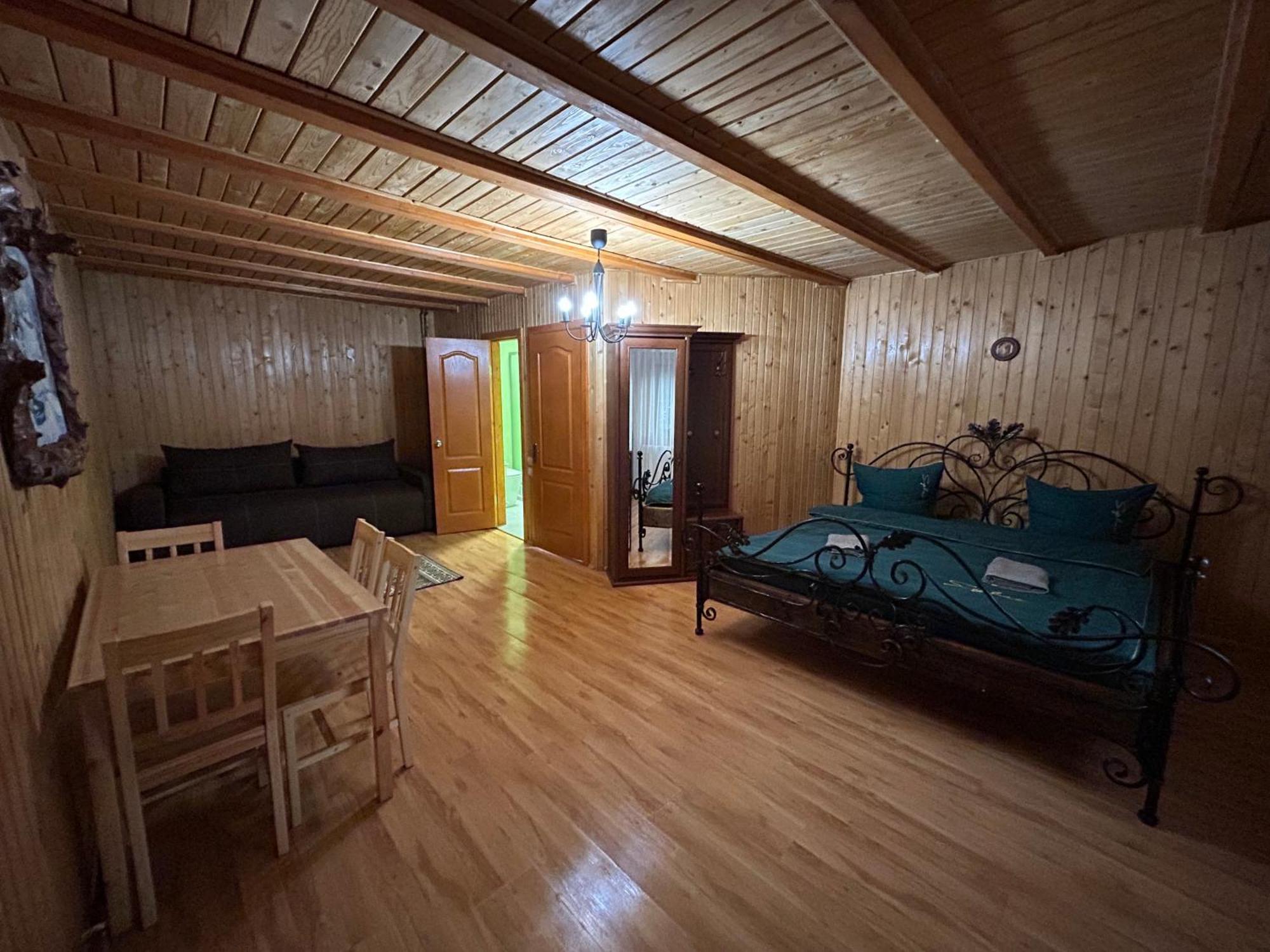 Любе Hotel Yablunytsya Eksteriør billede