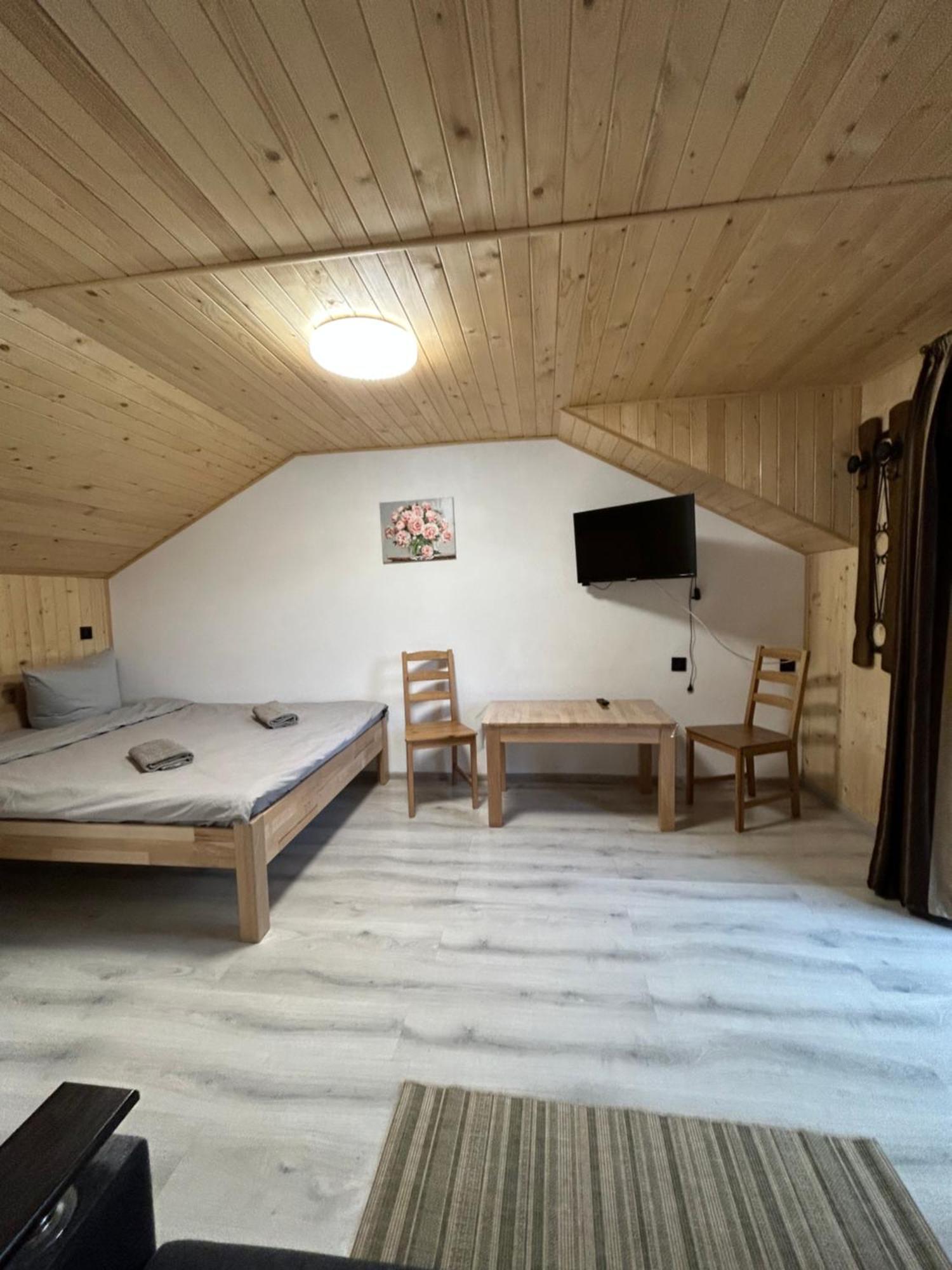 Любе Hotel Yablunytsya Eksteriør billede