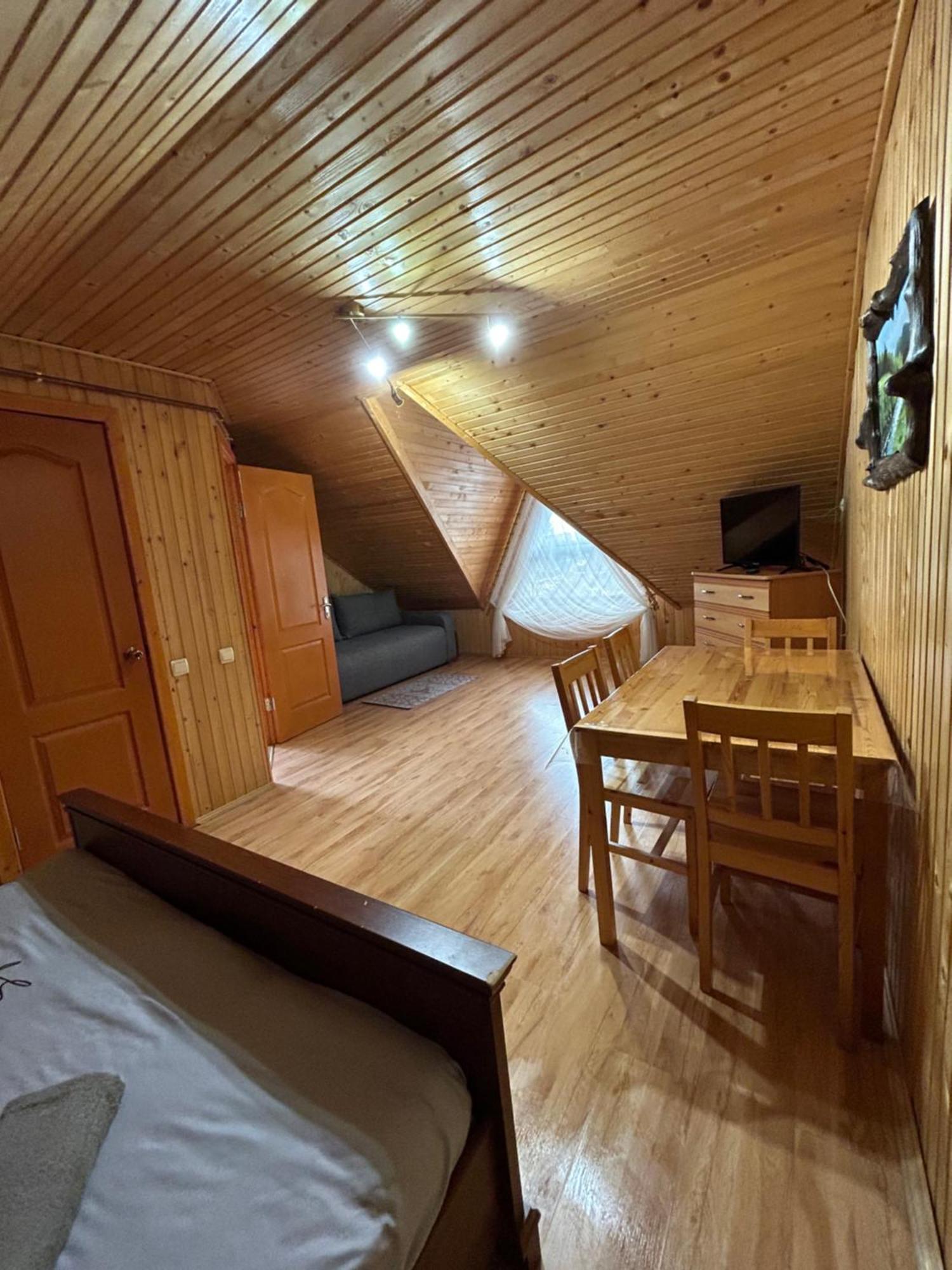 Любе Hotel Yablunytsya Eksteriør billede