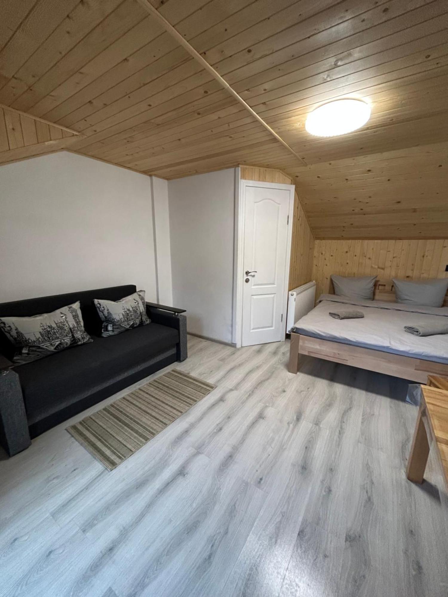 Любе Hotel Yablunytsya Eksteriør billede