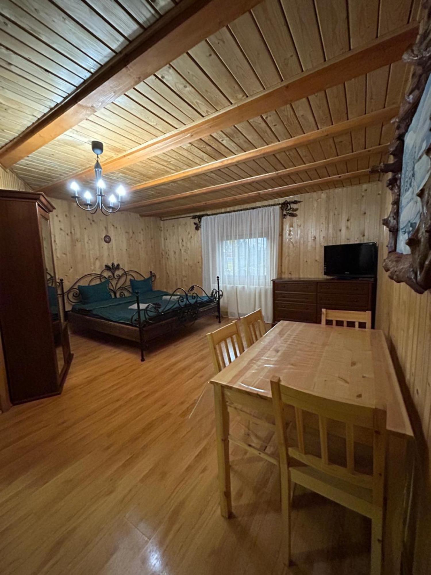 Любе Hotel Yablunytsya Eksteriør billede