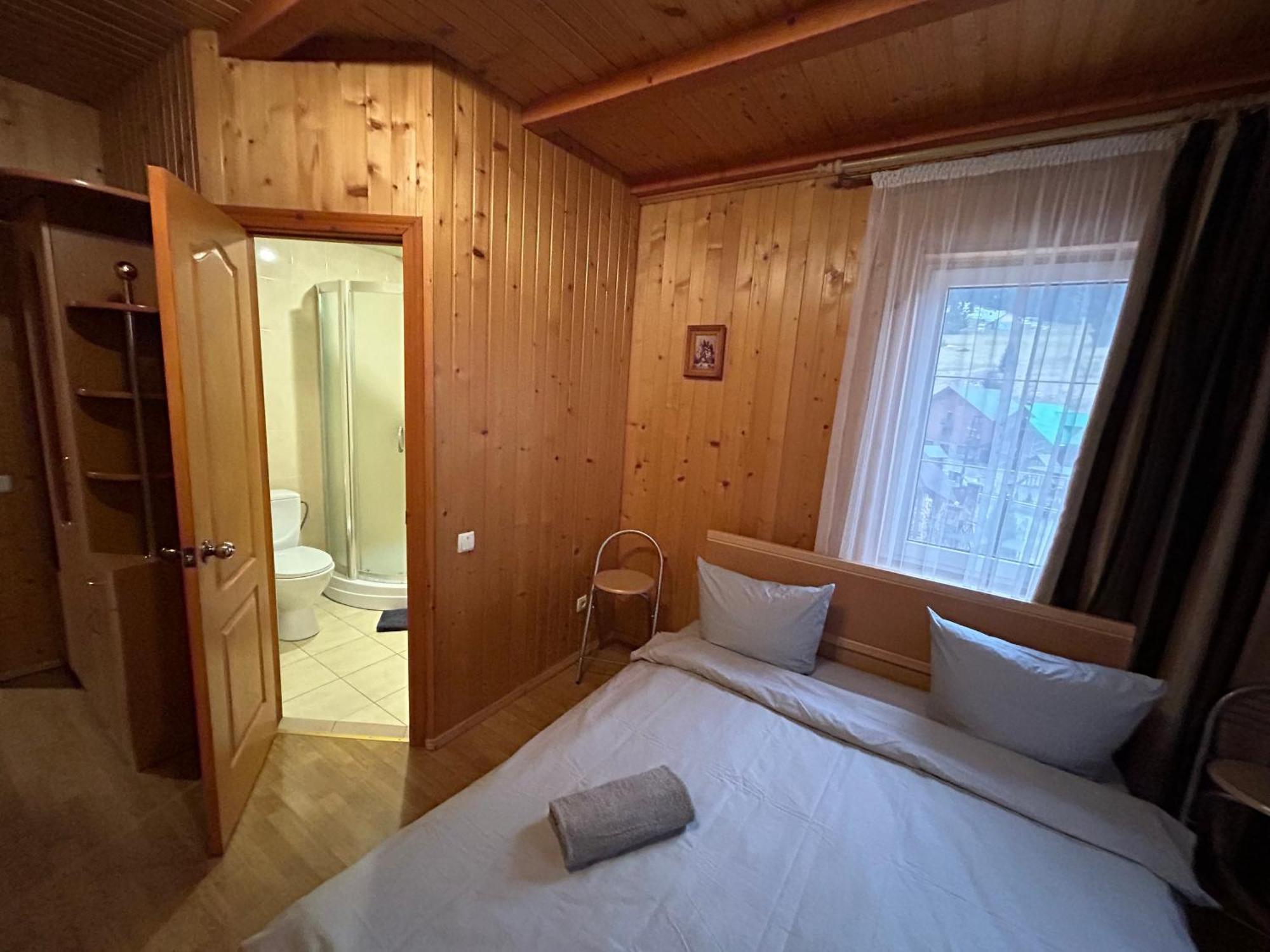 Любе Hotel Yablunytsya Eksteriør billede
