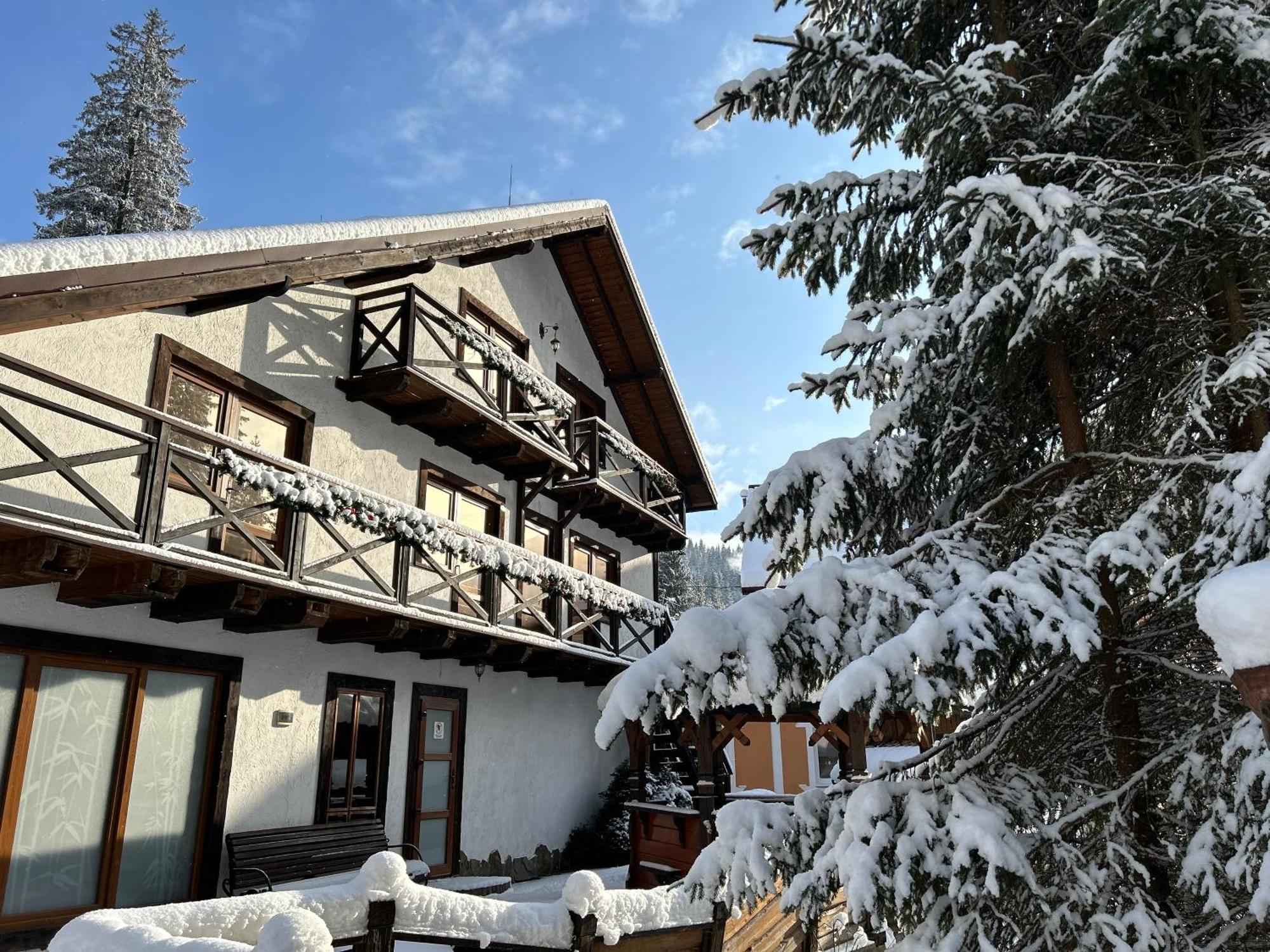 Любе Hotel Yablunytsya Eksteriør billede