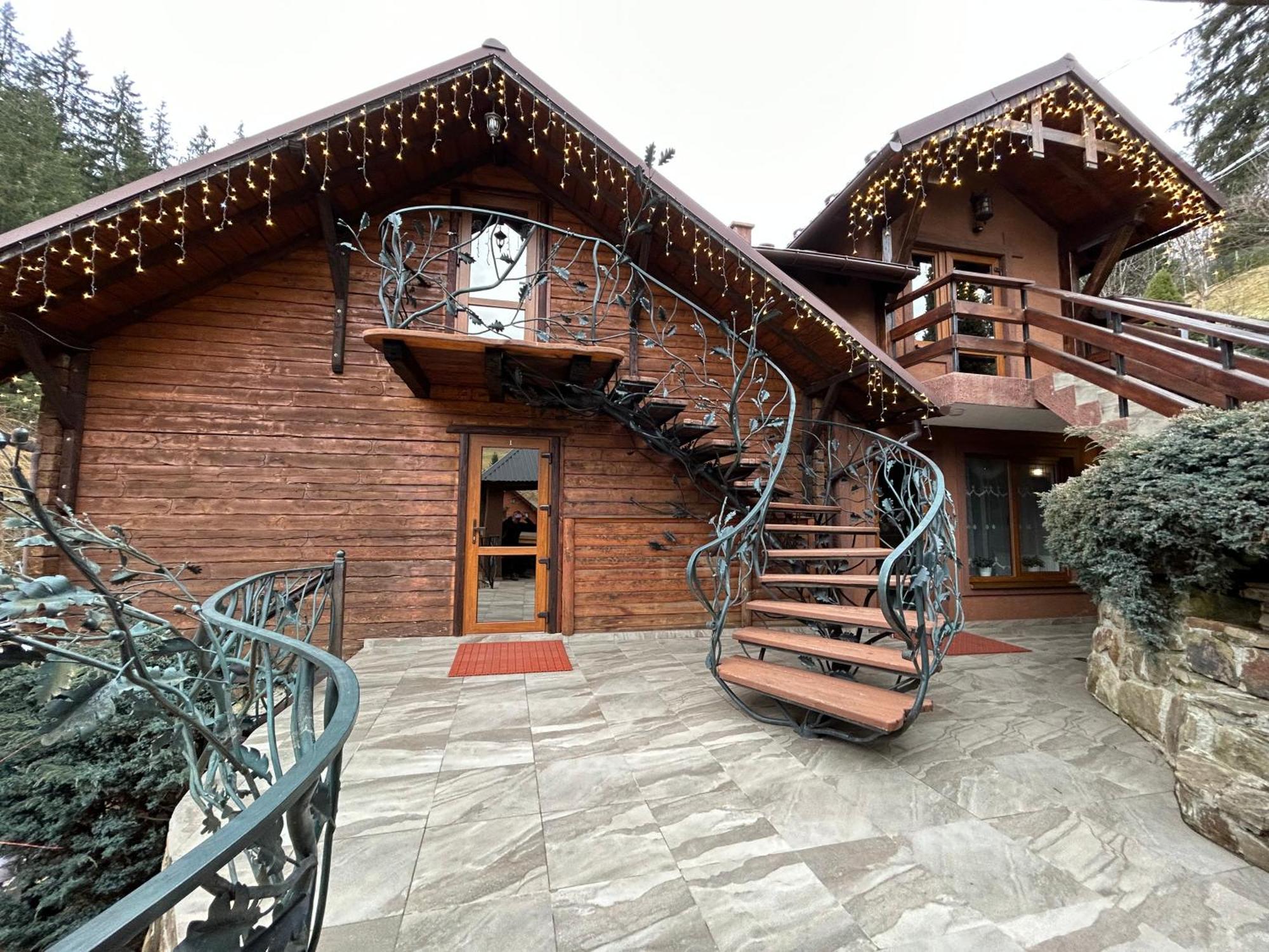 Любе Hotel Yablunytsya Eksteriør billede