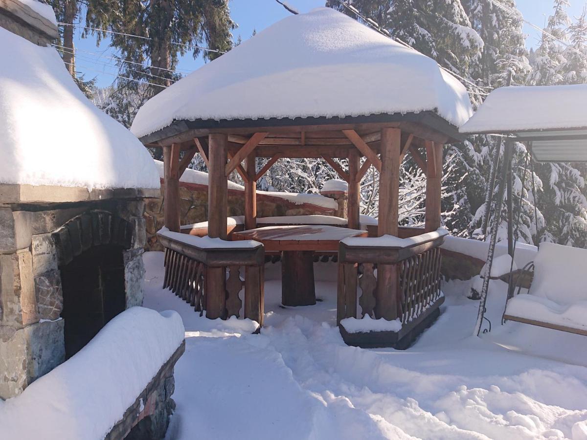 Любе Hotel Yablunytsya Eksteriør billede