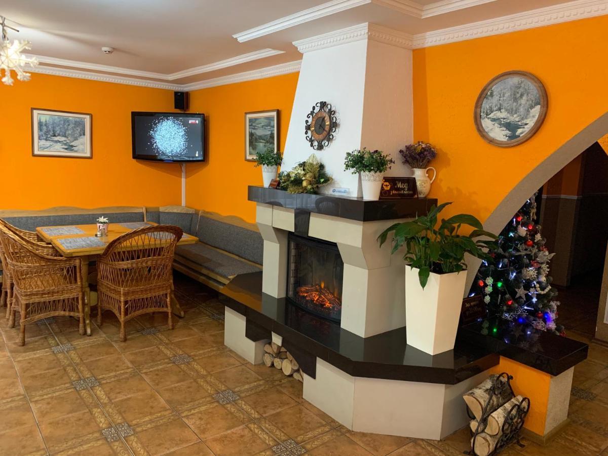 Любе Hotel Yablunytsya Eksteriør billede