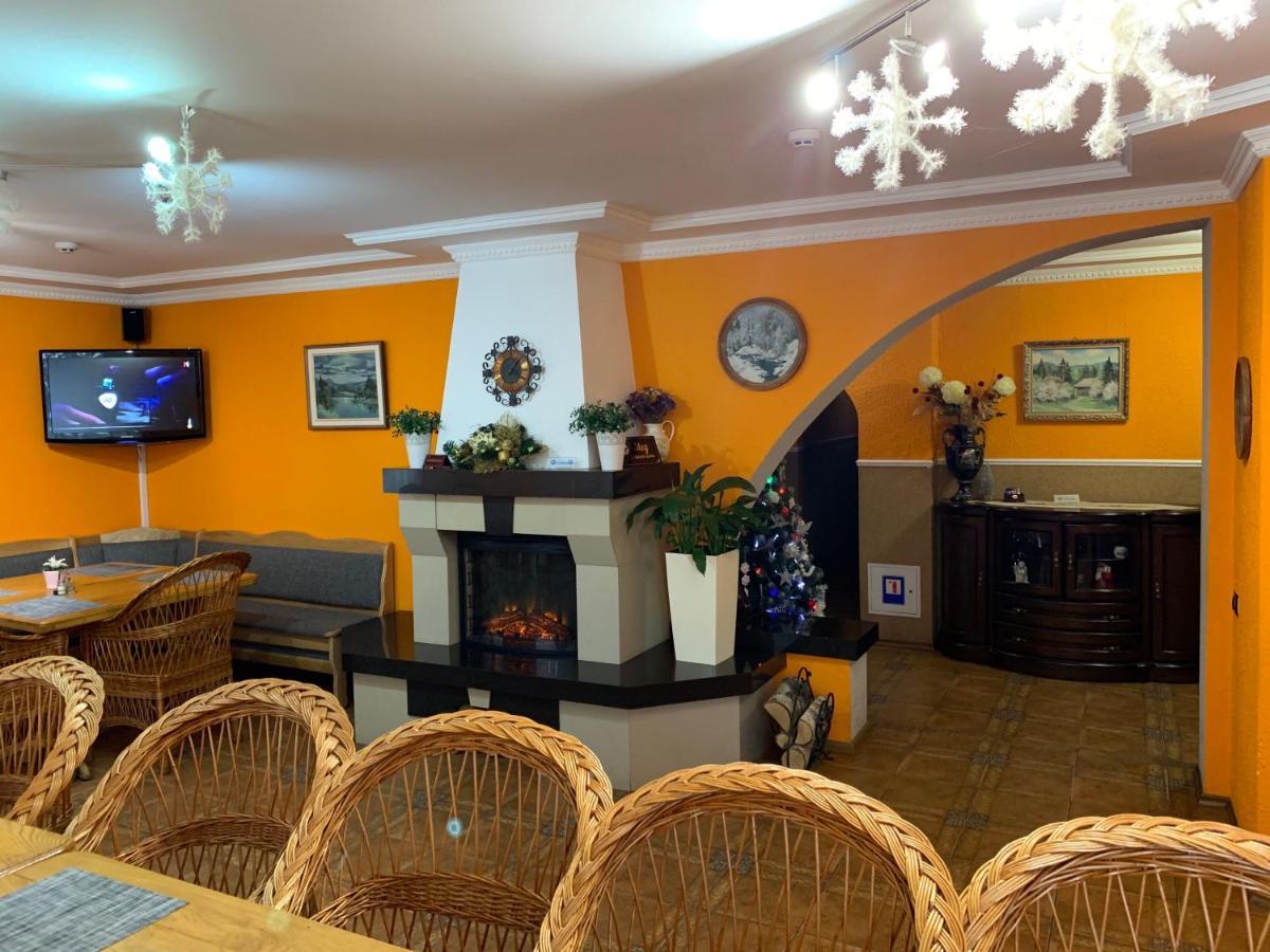 Любе Hotel Yablunytsya Eksteriør billede