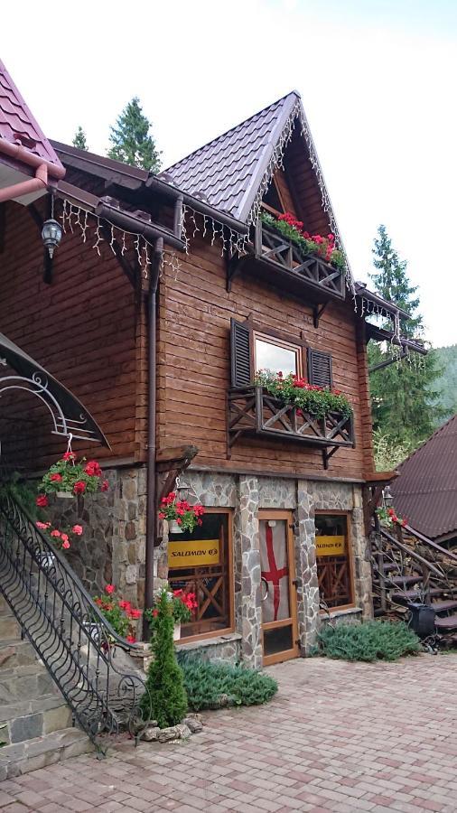 Любе Hotel Yablunytsya Eksteriør billede